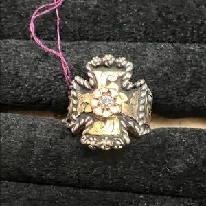 Elegant Two-Tone Cross Ring